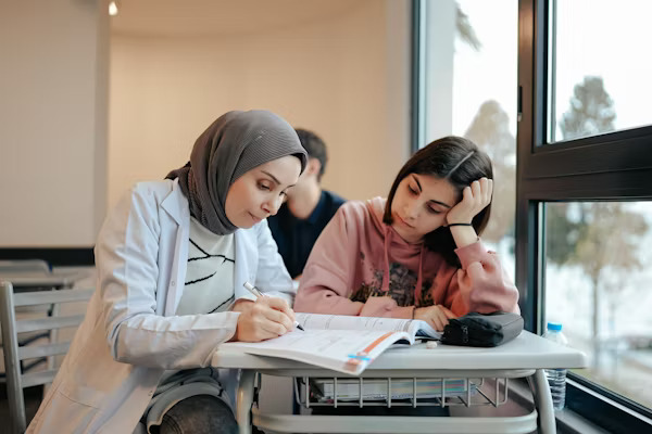 student receiving one-on-one study help from a education consultant